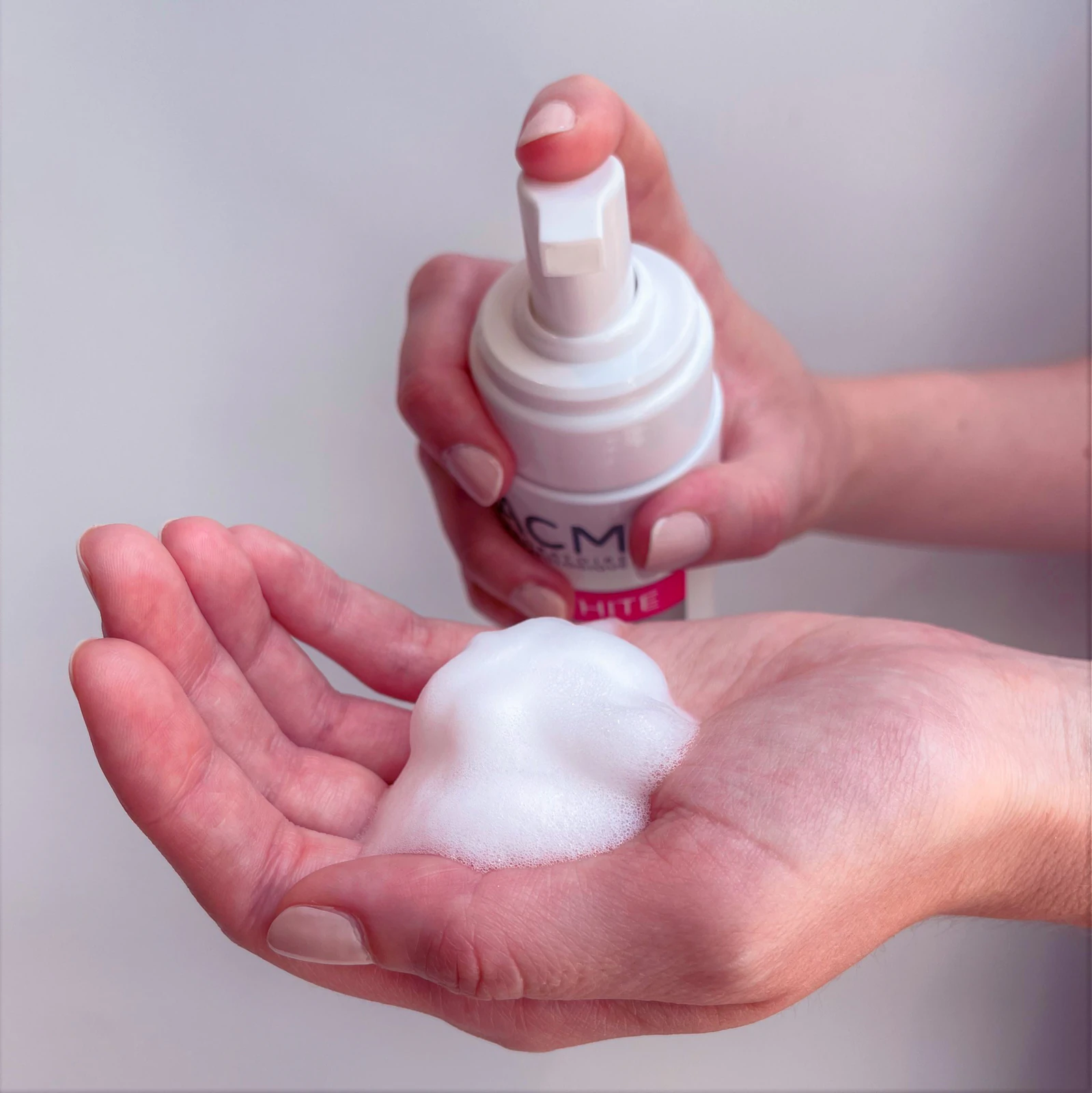 ACM Dépiwhite Mousse Nettoyante Éclaircissante Anti-Taches 200ml – Image 2