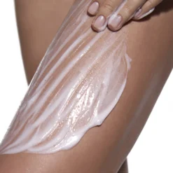 Byphasse Gommage Corporel Glow Prebiotiques Noyaux Abricot Pierre Ponce 300ml – Image 3